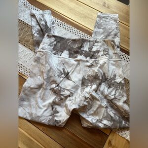 SAVVI Leggings Size Medium tie dye